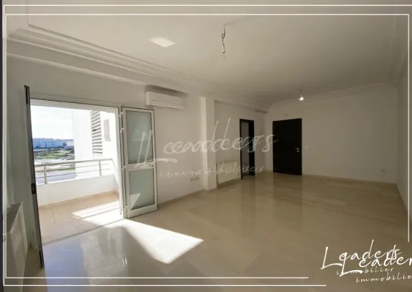 À Vendre : Spacieux Appartement S+3 à Borj Louzir – 143 m² avec Balcon