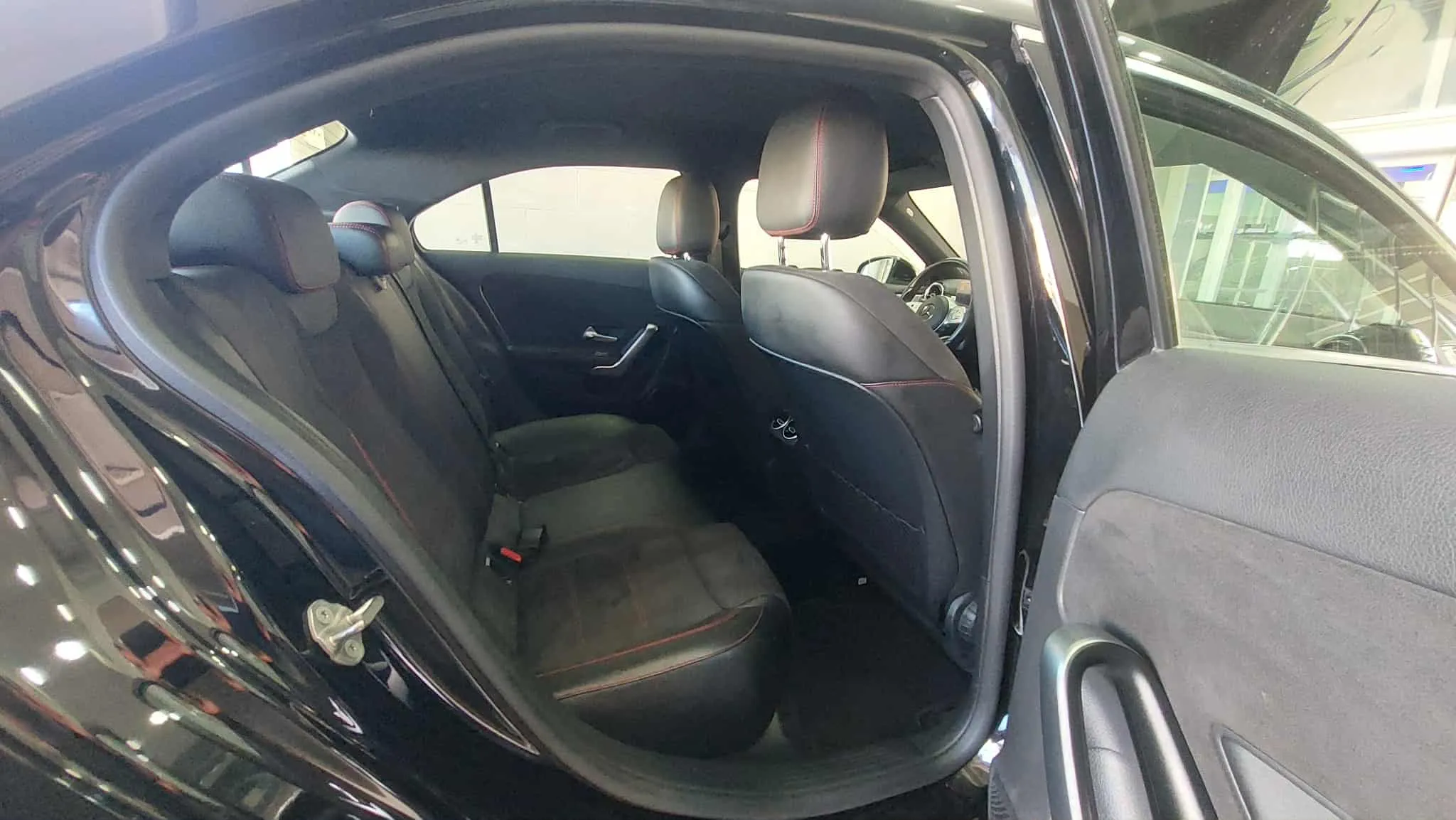 Mercedes-Benz A 180-Premiere main-Tel 98479647-21140009 
