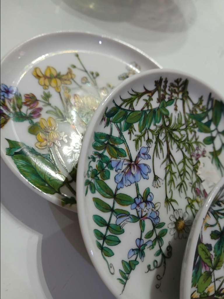 Des assiettes 