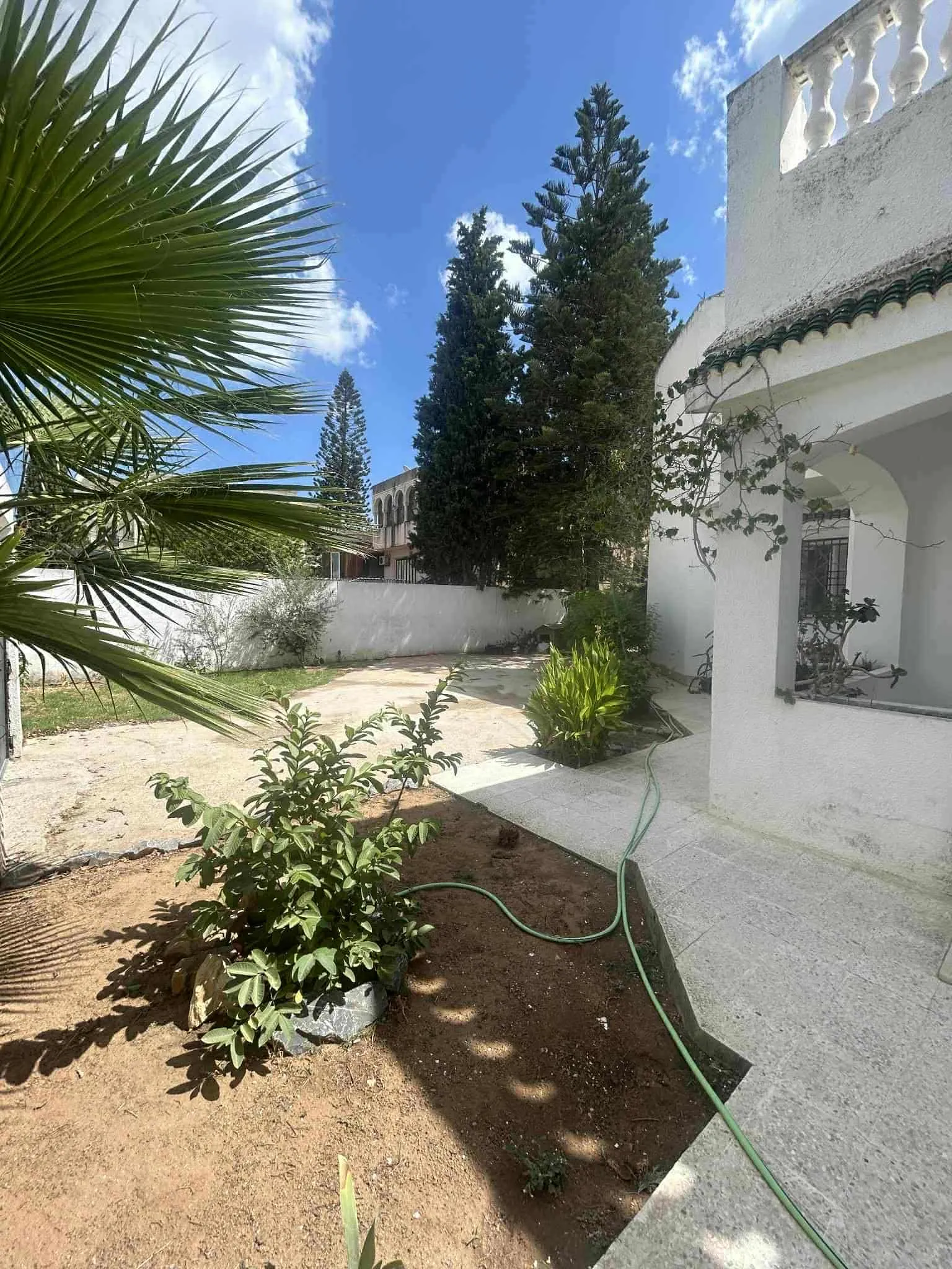 AV Villa terrain 900m² la Soukra