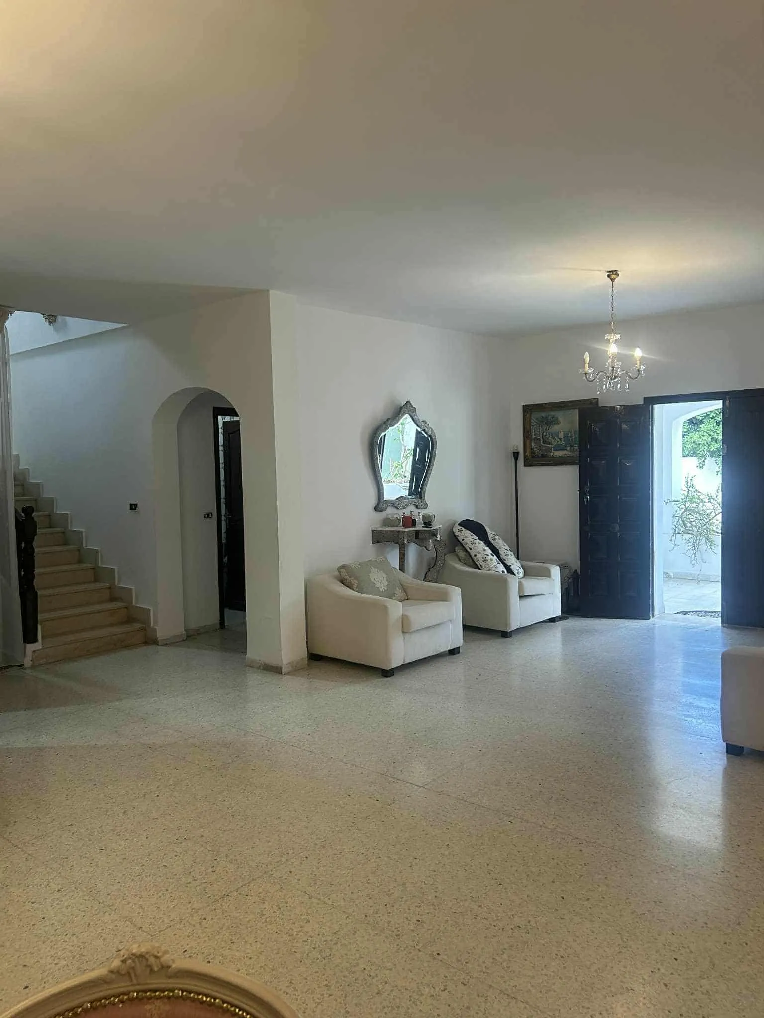 AV Villa terrain 900m² la Soukra