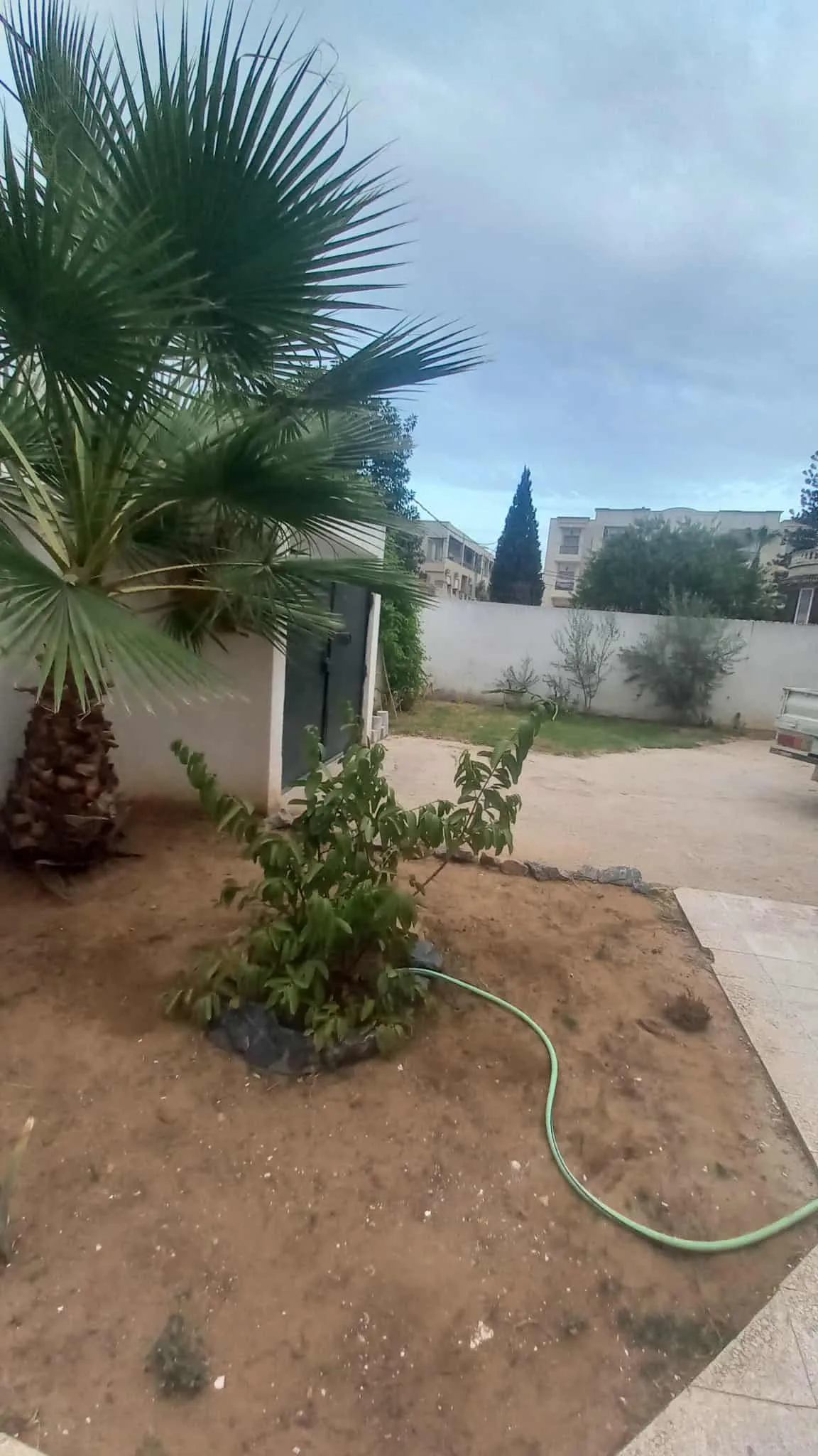 AV Villa terrain 900m² la Soukra