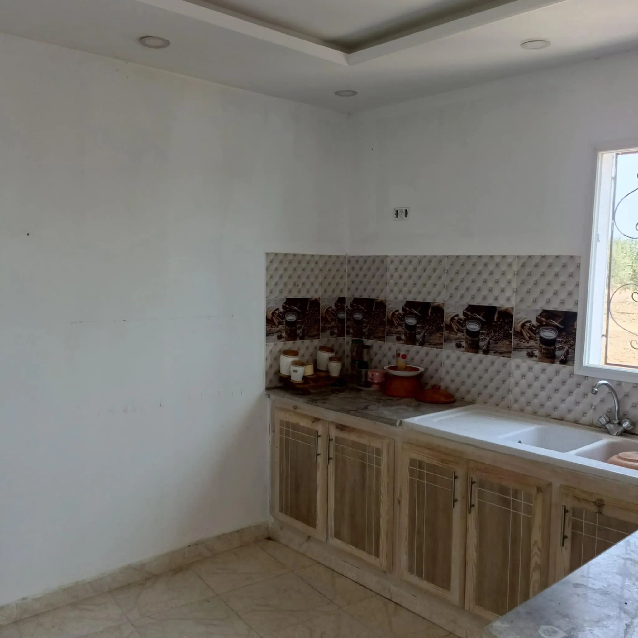 AV  studio 600m à hammamet sud 